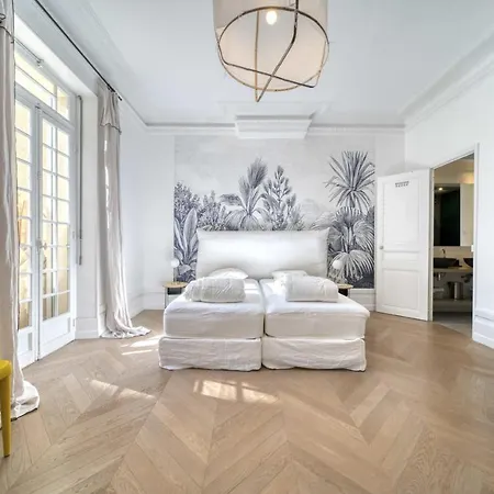 Luxury - Center